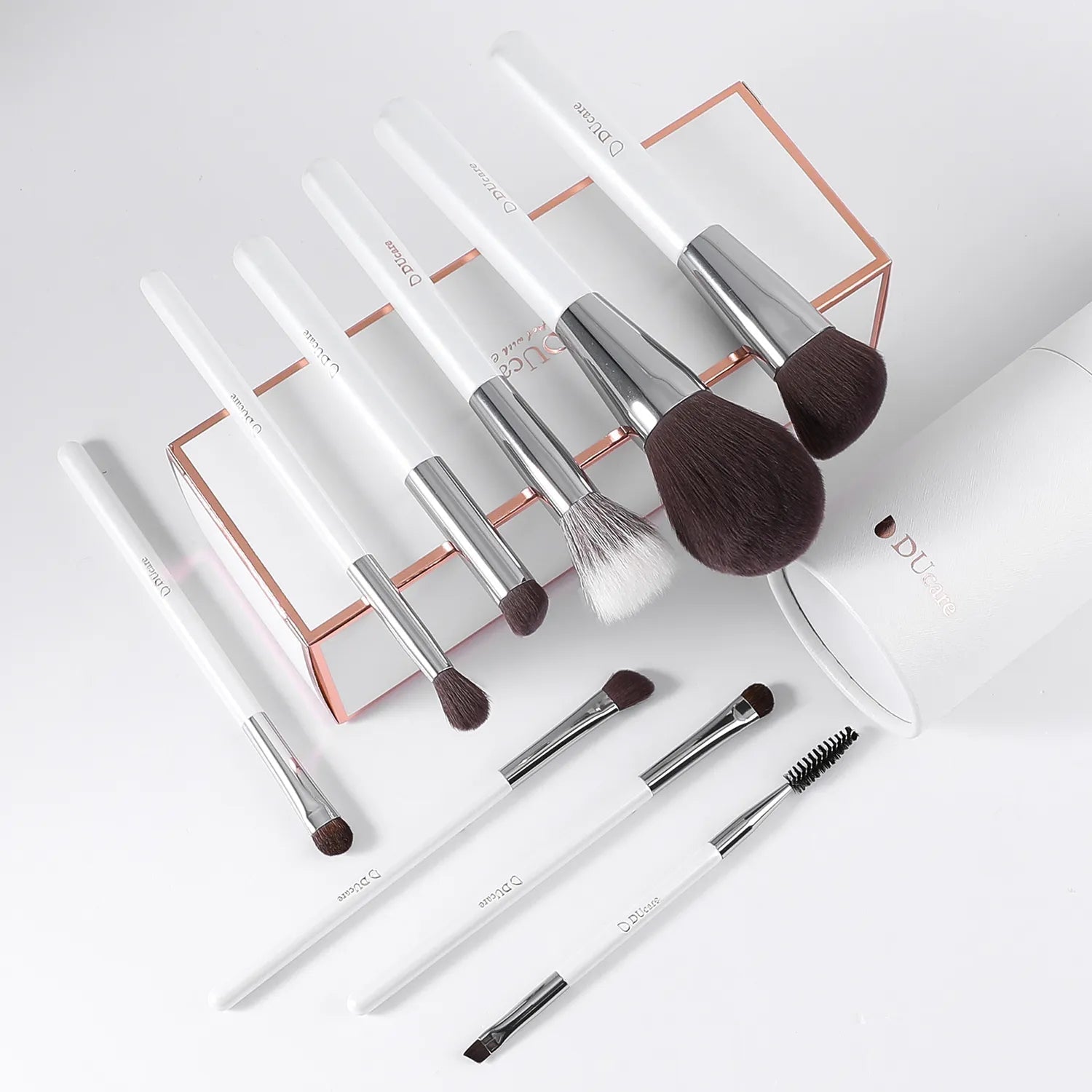 DUCARE - Ensemble de 9 pinceaux blancs pour le visage et les yeux avec support