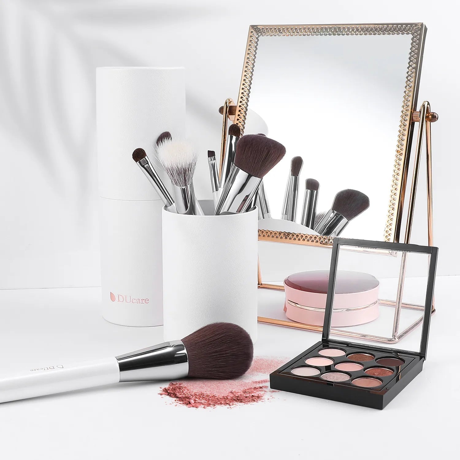 DUCARE - Ensemble de 9 pinceaux blancs pour le visage et les yeux avec support