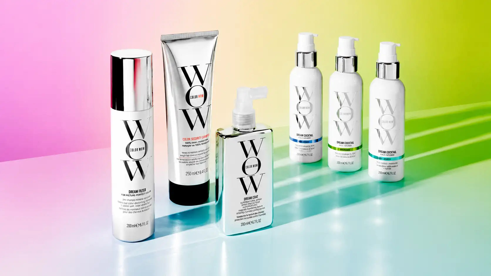 La gamme de soins capillaires pour cheveux « wow », élégante, argentée et blanche, présente un design minimaliste avec des lettres noires audacieuses sur des bouteilles en plastique brillantes.