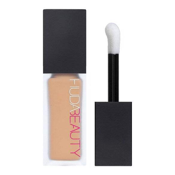 HUDA BEAUTY - Concealer FAUXFILTER Luminous Matte - 4,3N Cookie Dough