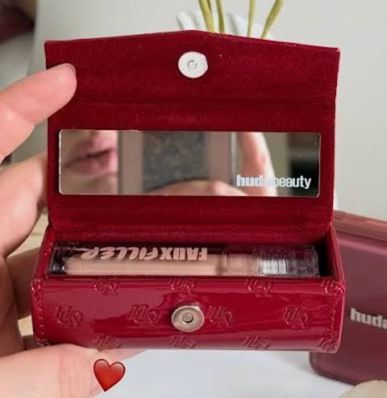 HUDA BEAUTY - Lip Gloss Case ( Sans Gloss )
