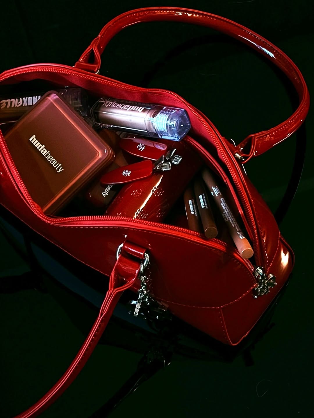 HUDA BEAUTY - Sac à Main Rouge