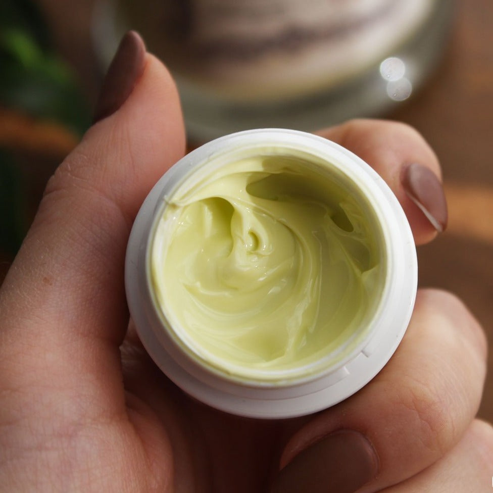 kiehls-creme-contour-des-yeux-hydratante-et-nourrissante-a-lavocat