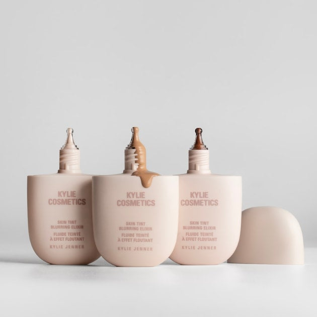 KYLIE JENNER - TEINT SKIN TINT BLURRING ELIXIR- Ref 4.5WN