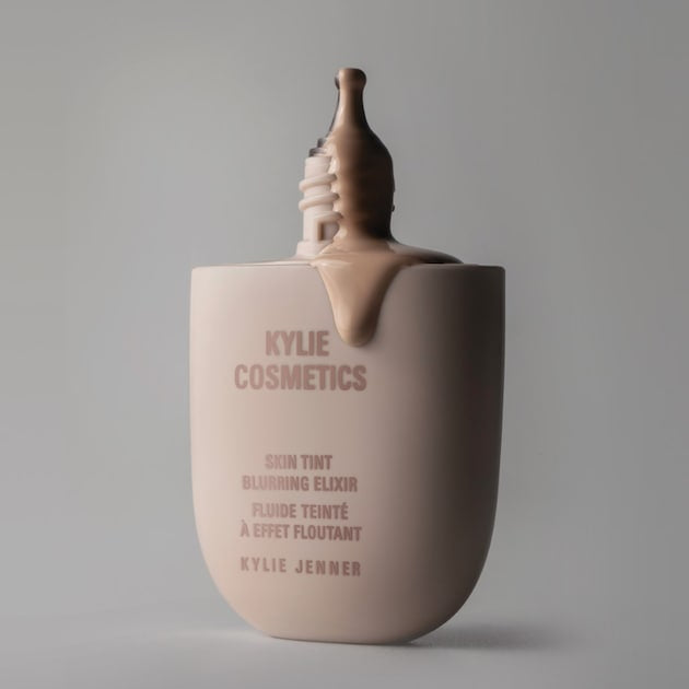 KYLIE JENNER - TEINT SKIN TINT BLURRING ELIXIR- Ref 4.5WN