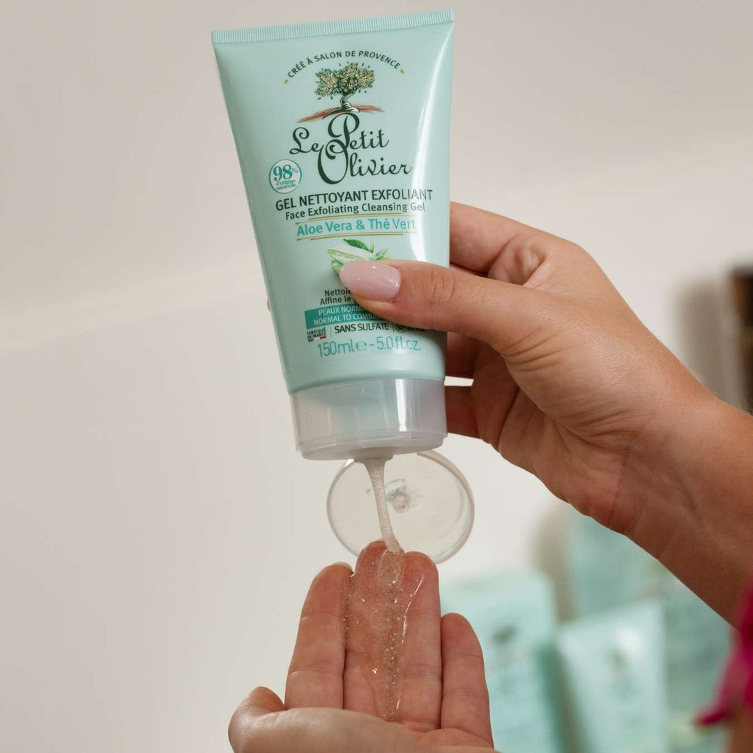 LE PETIT OLIVIER - Gel Nettoyant Exfoliant à l’Aloe Vera & Thé Vert Peau Normales à Mixte - 150ml
