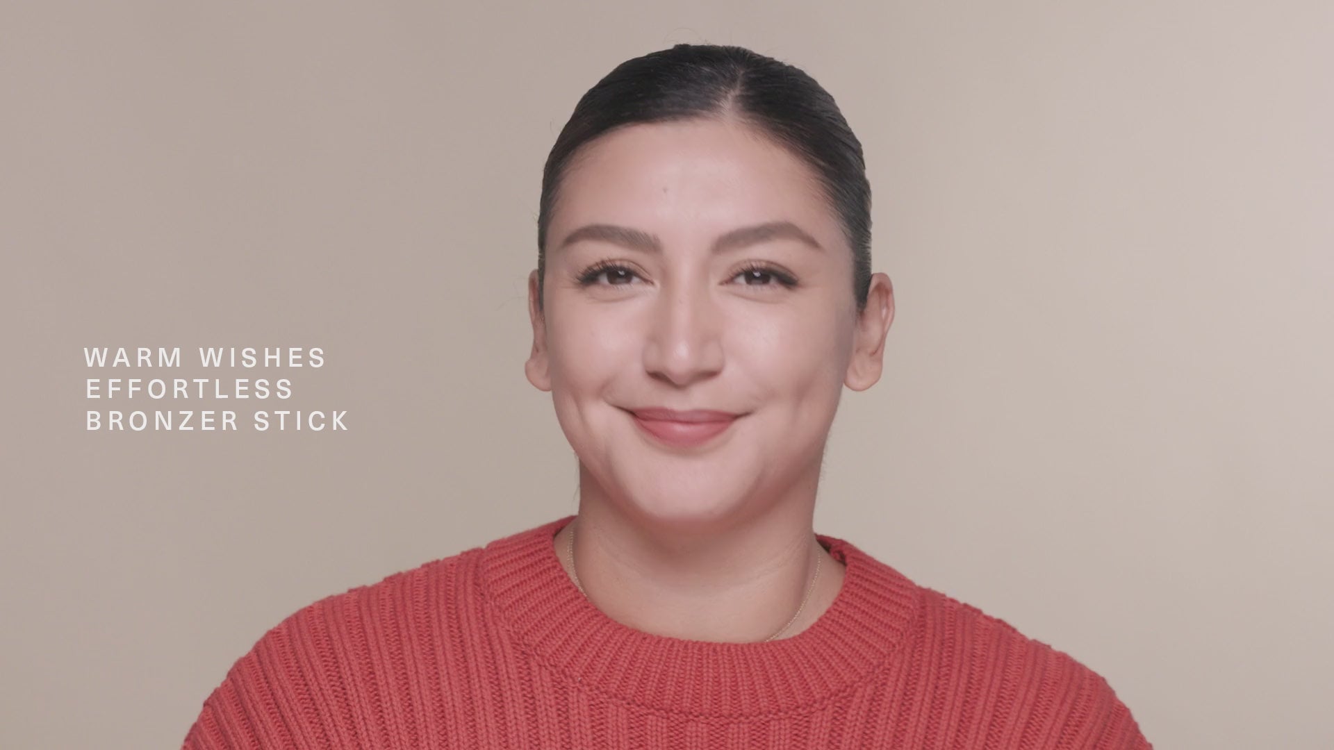 Charger la vidéo : Rare Beauty - Warm Wishes Effortless Bronzer Stick - réf Power Boost