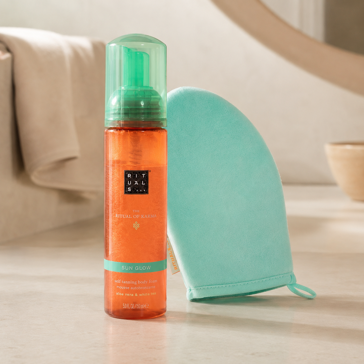 RITUALS - The Ritual Of Karma - Sun Glow Self Tan Mousse Autobranzante + Gant - 200ml