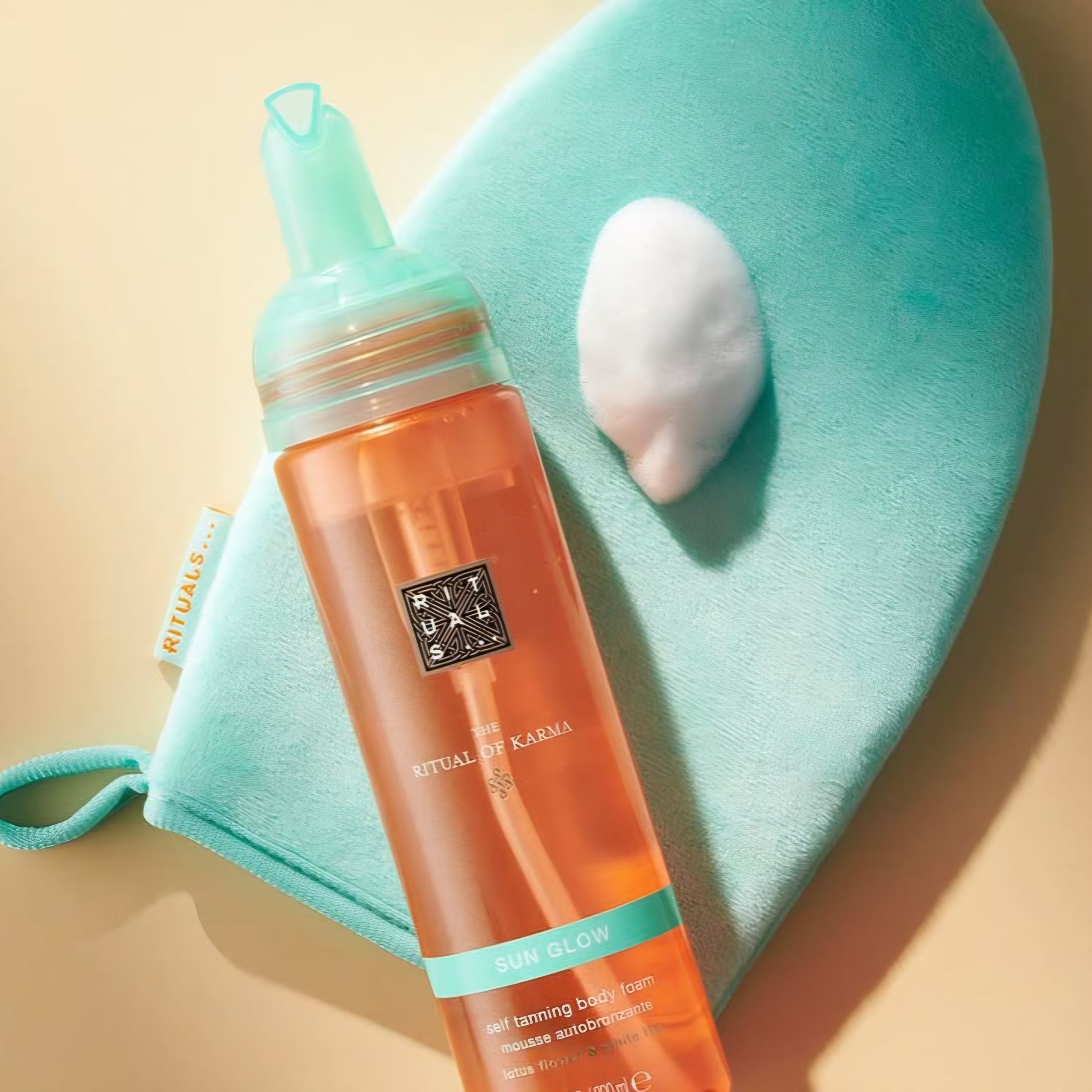 RITUALS - The Ritual Of Karma - Sun Glow Self Tan Mousse Autobranzante + Gant - 200ml